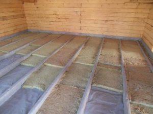 Как утеплить бетонный пол в деревянном доме?