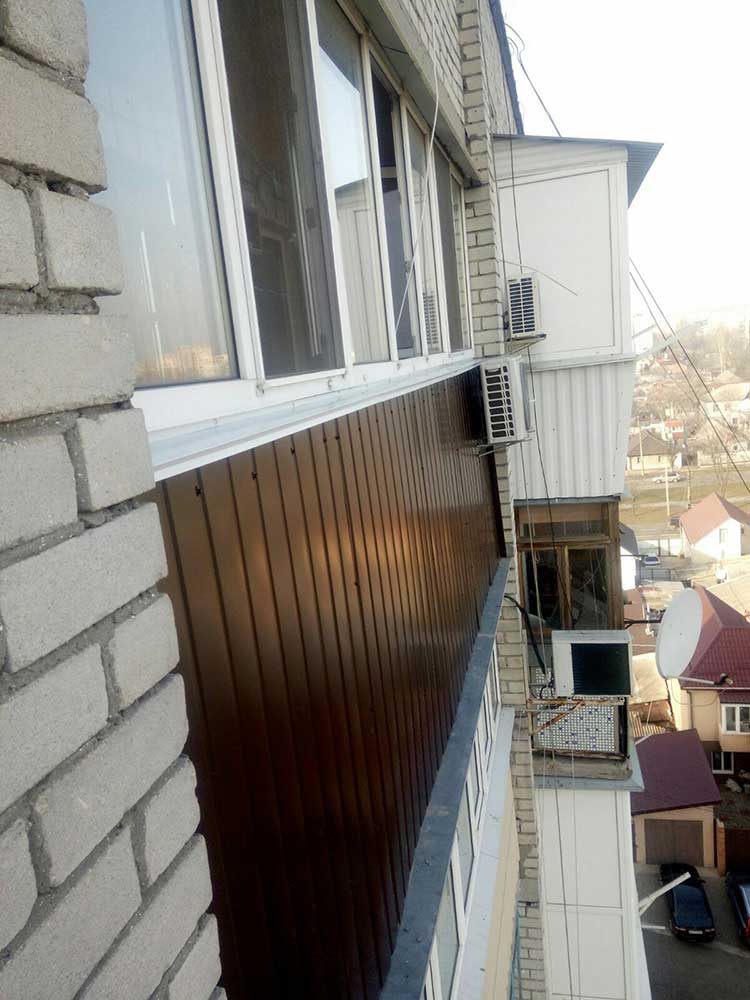 Обшивка балконов профнастилом в Николаеве