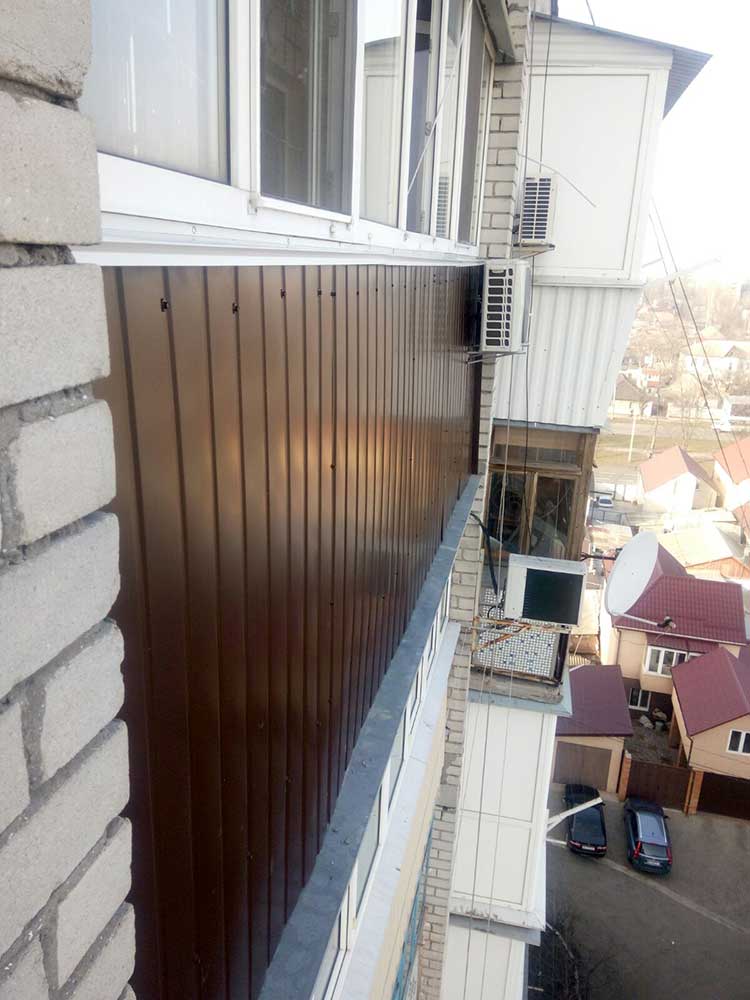 Обшивка балконів профнастилом у Миколаєві
