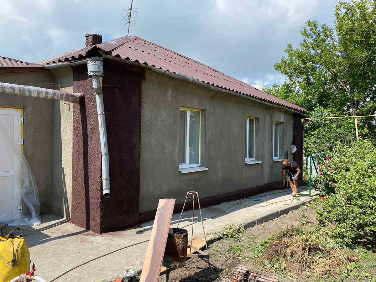 Миття та фарбування дахів, фасадів, металоконструкцій у Миколаєві