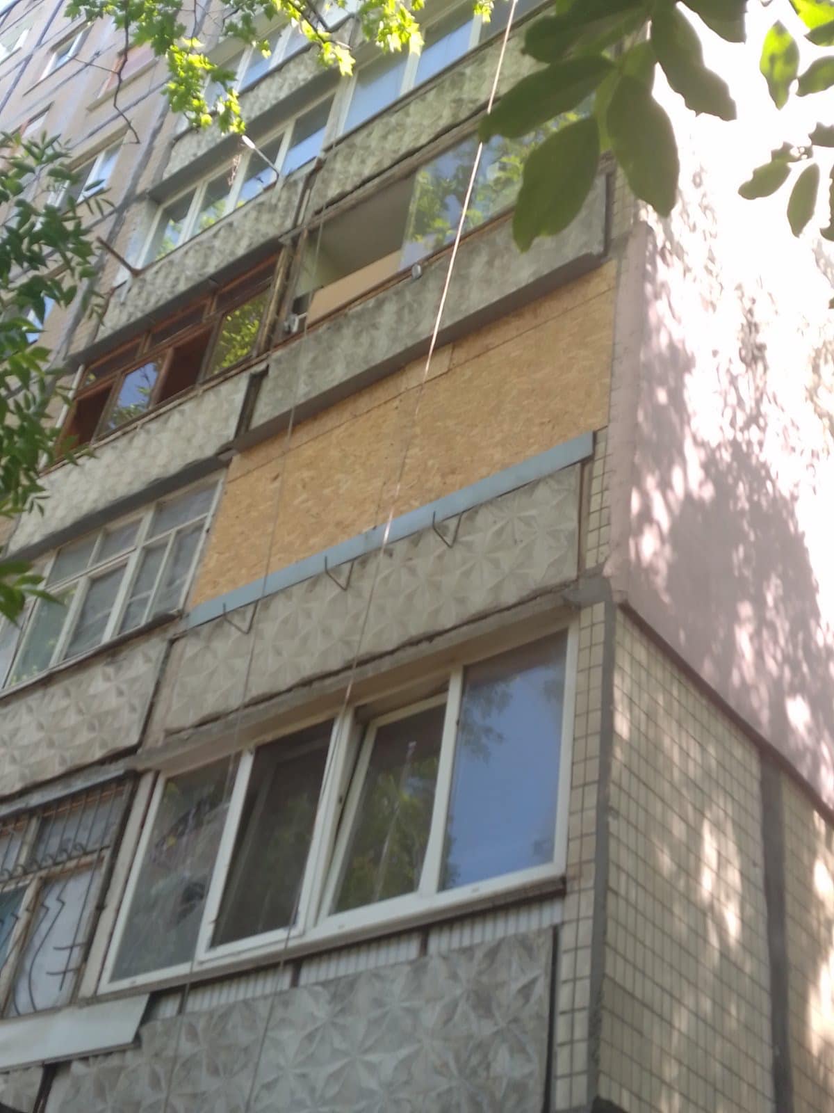 Зашивка вікон та балконів на 3-му поверсі Миколаїв
