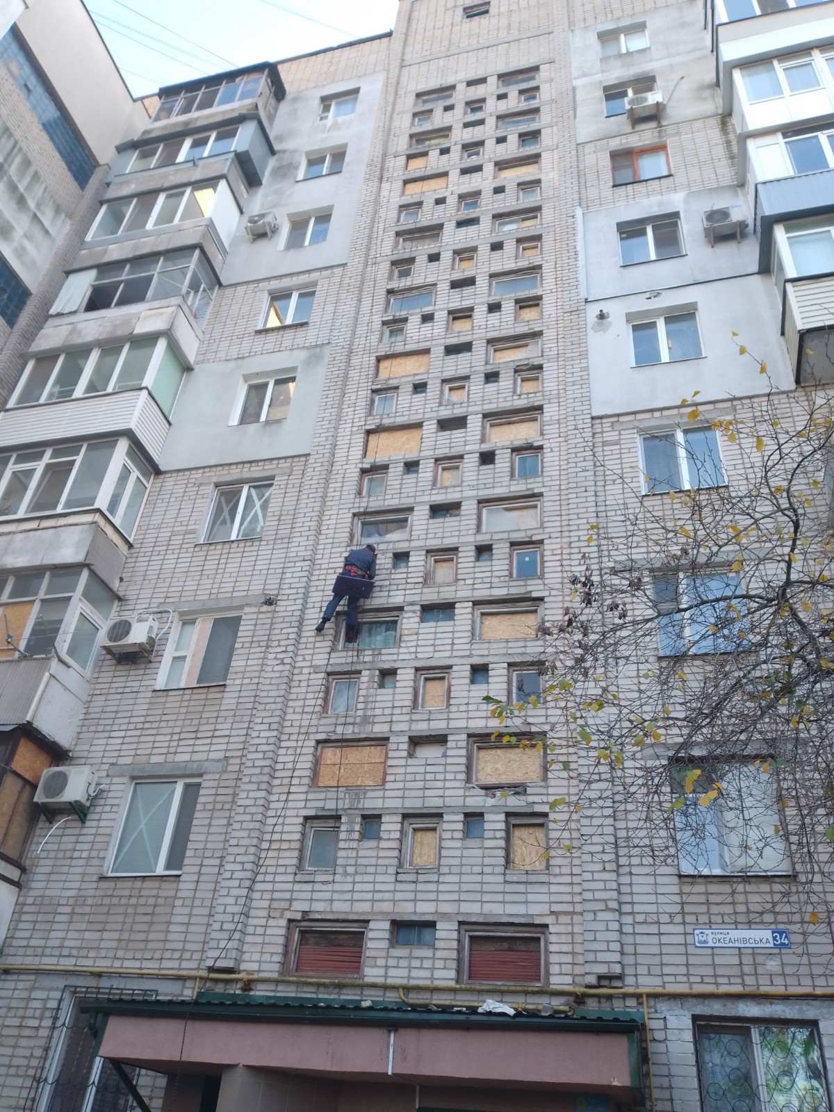 Зашивка фасадів та склопакетів плитами ОСБ у Миколаєві