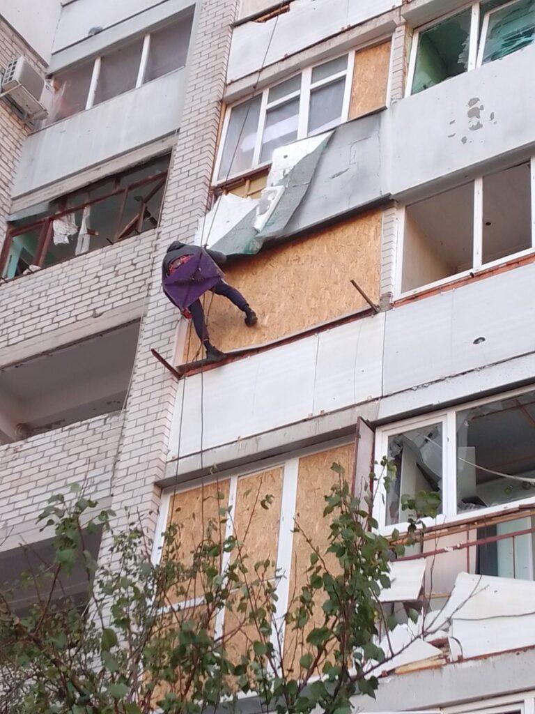 Зашивка фасадів та склопакетів плитами ОСБ у Миколаєві